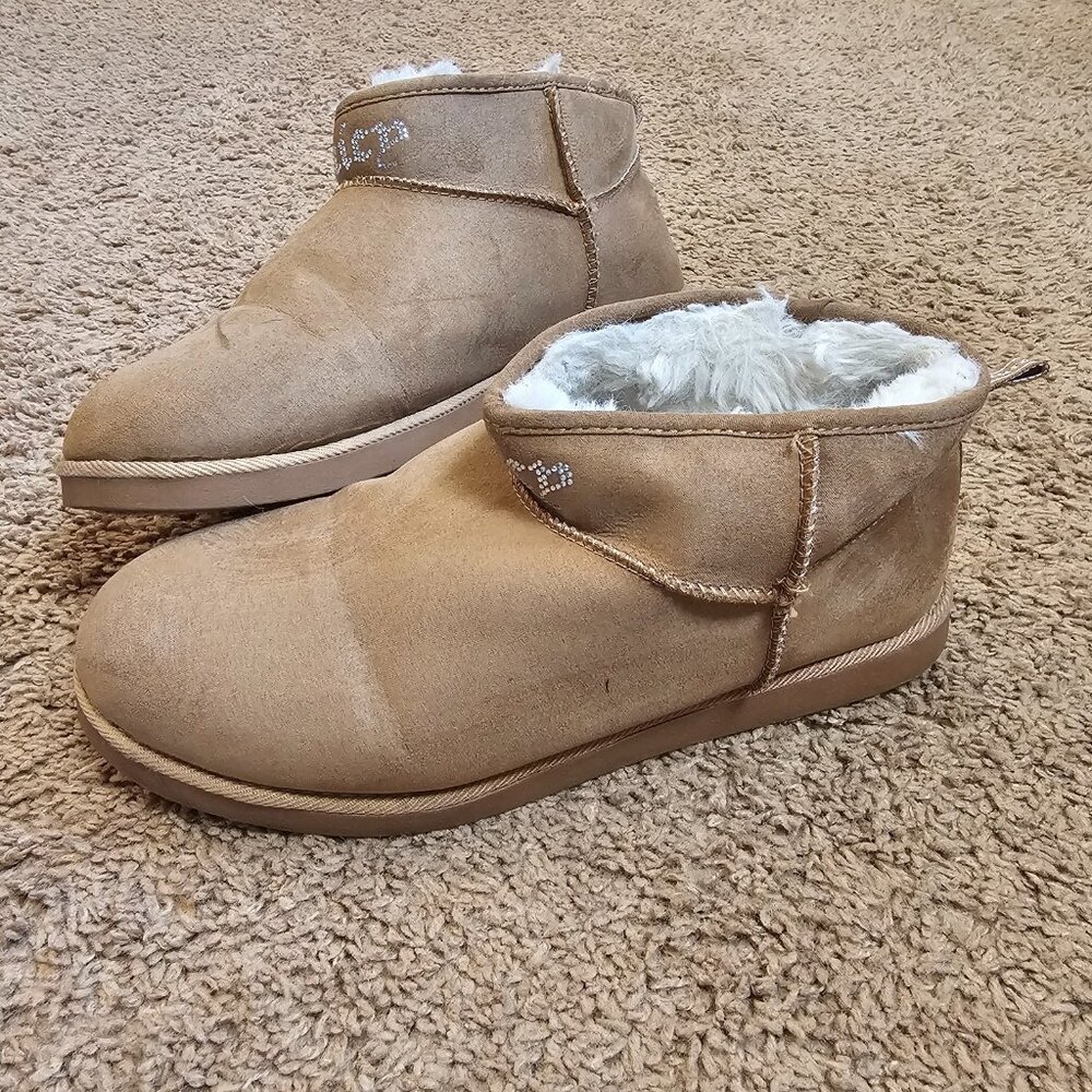 Juicy Couture Kerri Booties Womens 9 Tan Faux Suede Shearling Lined Ankle Boots - Picture 9 of 12